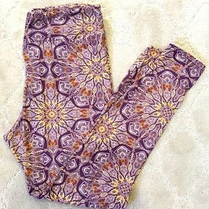 Simple Addiction sunburst pattern leggings